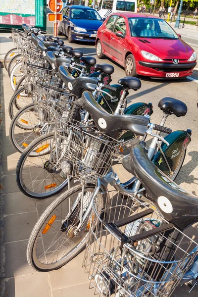 BRUXELLES, BELGIO - 5 APRILE 2008: Parcheggio biciclette in affitto — Foto Stock