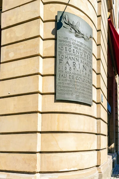 Köln, Duitsland - 9 April 2008: Een bronzen plaquette ter ere van th — Stockfoto