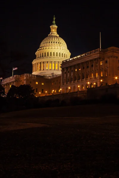 Здание Капитолия ночью, Вашингтон, округ Колумбия, США — стоковое фото