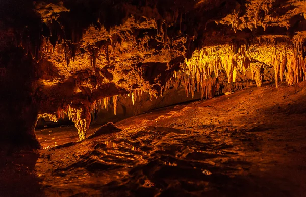 Stalactieten en stalagmieten van Luray cave, Virginia, Usa — Stockfoto