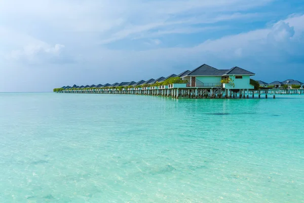 Bungalows en el mar construidos sobre el agua, Maldivas —  Fotos de Stock