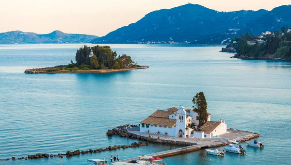 Mosteiro ortodoxo de Vlacherna em Corfu — Fotografia de Stock