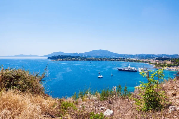 Marina med segelbåtar, Corfu city — Stockfoto