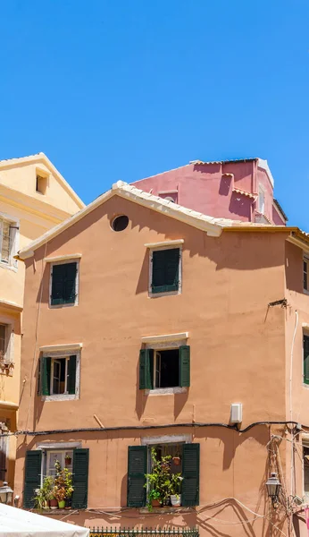 Typische gebouwen in de oude stad, Corfu — Stockfoto