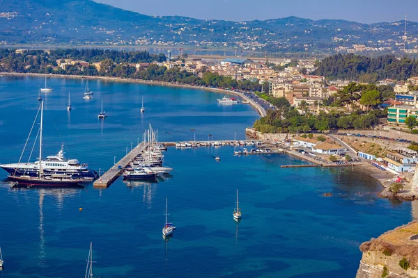 Jachthaven met jachten, Corfu stad — Stockfoto