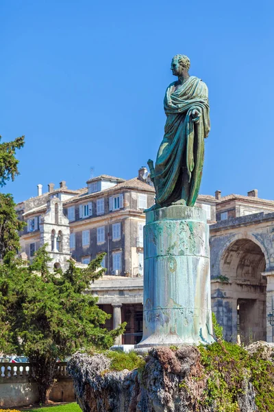 冯检基亚当雕像，科孚岛 — 图库照片