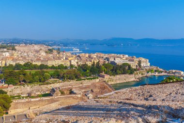 Şehir, Corfu üzerinde eski kale üzerinden havadan görünümü