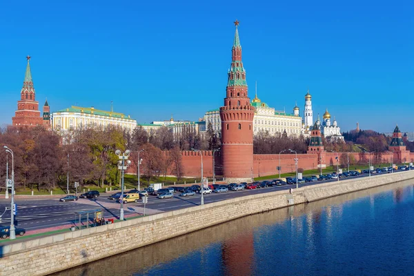 Banvallen av floden Moskva med Kreml, Ryssland — Stockfoto