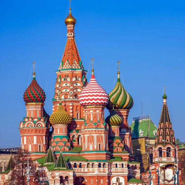 Basilikum-Kathedrale auf dem Roten Platz, Moskau, Russland — Stockfoto