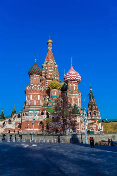 Basilikum-Kathedrale auf dem Roten Platz, Moskau, Russland — Stockfoto