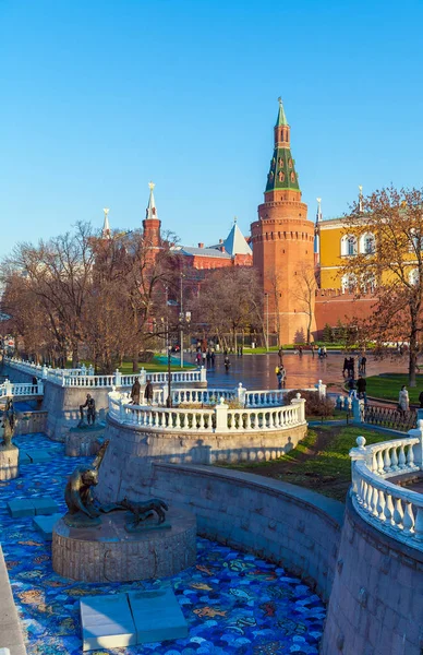 De torens van het Kremlin in Moskou, Rusland — Stockfoto