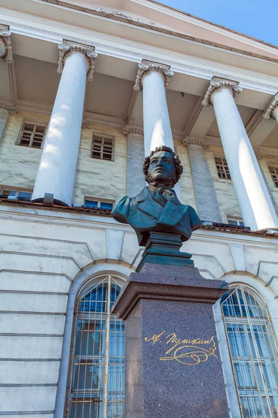 亚历山大 · 普希金雕像圣彼得堡 — 图库照片