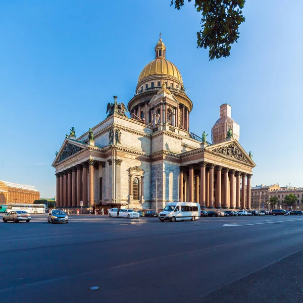 St. Isaac Cathedral in Saint Petersburg — Stock Photo, Image