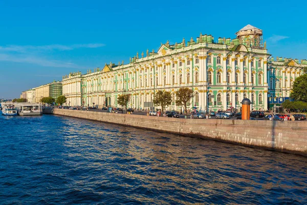 Pałac zimowy dzień, Sankt Petersburg — Zdjęcie stockowe