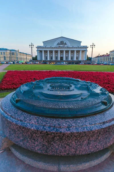 SAINT PETERSBURG, RUSSIA - JULY 25, 2014:  Bronze scale model of — Stock Photo, Image