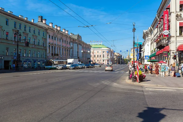 SAINT PETERSBURG, RUSSIA - JULY 26, 2014:  Busy traffic on the m — Stock Photo, Image