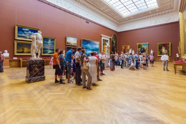 Saint Petersburg, Rusya Federasyonu - 26 Temmuz 2014: Ziyaretçi AIV görüntülemek