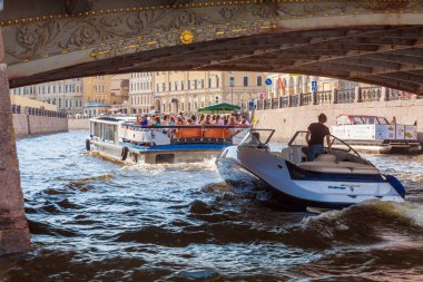 Saint Petersburg, Rusya - 26 Temmuz 2014: Turistlere tekne turu