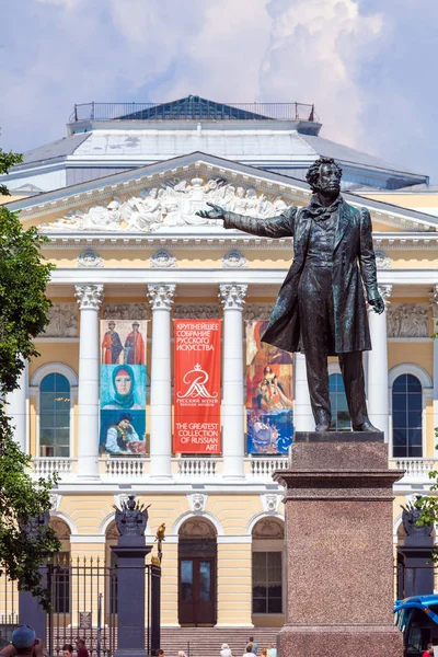 Saint Petersburg, Rusya - 26 Temmuz 2014: F Anıtı — Stok fotoğraf
