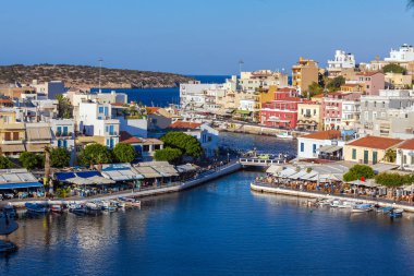 Agios Nikolaos, Yunanistan - 1 Ağustos 2012: Hava görünümünü meşgul