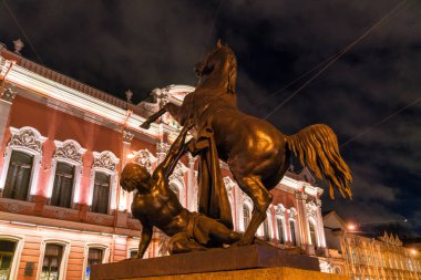 At terbiyecisi bronz heykeller Saint Petersbu Anichkov Köprüsü