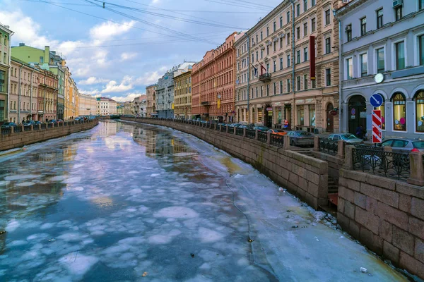 冬、サンクトペテルブルク、ロシア ・ グリボエードフ運河 — ストック写真