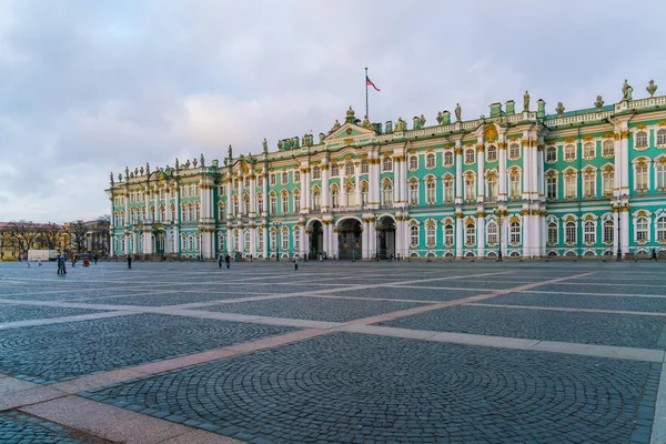 Kış Sarayı'nda gün, Saint Petersburg