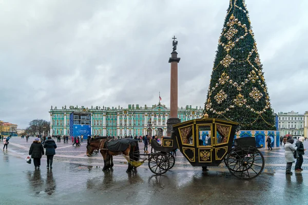 SAINT PETERSBURG, RUSSIA - DECEMBER 25, 2016:  Ancient carriages — Stock Photo, Image