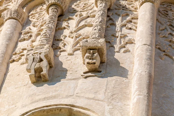 Kamienne rzeźby na ścianach katedry św., Vladimi — Zdjęcie stockowe