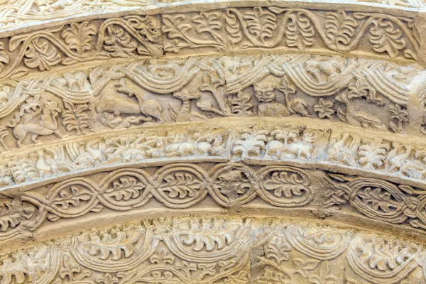 Scultura in pietra dell'ingresso della cattedrale di San Demetrio, Vlad — Foto Stock