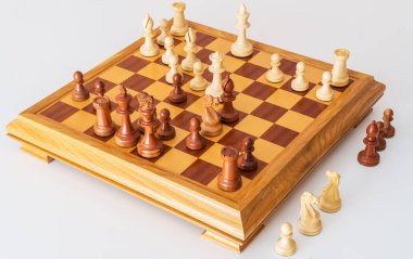 Satranç taşları gemide birçok orta oyunu