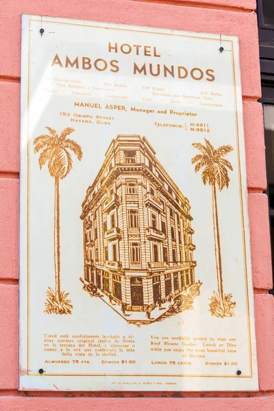 La Habana, Cuba - 2 de abril de 2012: Firma del Hotel Ambos Mundos, donde fr — Foto de Stock