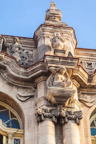 Great Theatre roof, old town, Havana — Stock Photo, Image