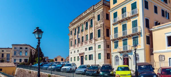Typische gebouwen in de oude stad, Corfu — Stockfoto