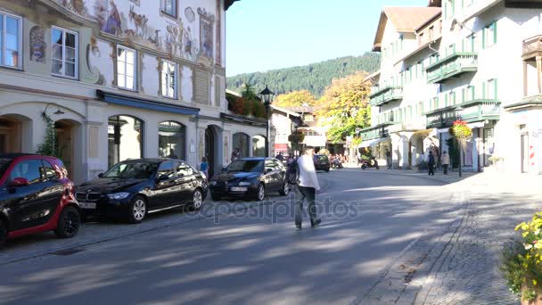 Obberamergau, 德国-2017年10月15日: 传统住宅与 Luftlmalerei 壁画 — 图库视频影像