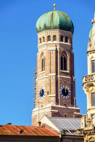 Katedralen i vår kära Lady, The Frauenkirche i Munich city, Ger — Stockfoto