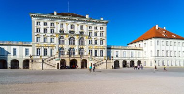 Münih, Almanya - 14 Ekim 2017: Nymphe yürüyen turist