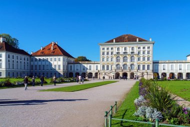 Münih, Almanya - 14 Ekim 2017: Nymphe yürüyen turist