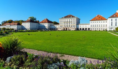 Münih, Almanya - 14 Ekim 2017: Nymphe yürüyen turist