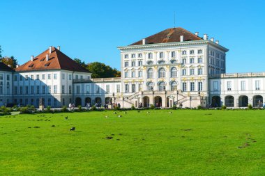 Münih, Almanya - 14 Ekim 2017: Nymphe yürüyen turist