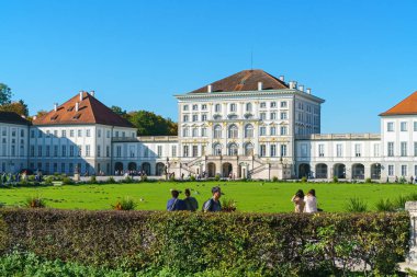 Münih, Almanya - 14 Ekim 2017: Nymphe yürüyen turist