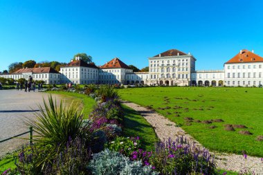 Münih, Almanya - 14 Ekim 2017: Nymphe yürüyen turist