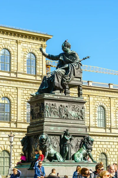 Μόναχο, Γερμανία - 14 Οκτωβρίου 2017: Άγαλμα του βασιλιά Μαξιμιλιανό Jo — Φωτογραφία Αρχείου