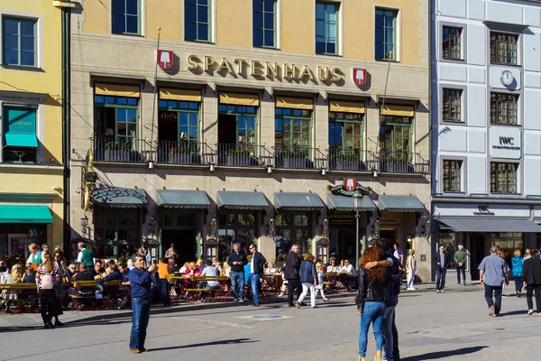 T에 뮌헨, 독일-10 월 14 일, 2017: 바쁜 보행자 — 스톡 사진