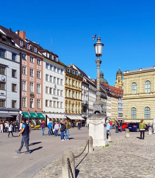 München, Duitsland - 14 oktober 2017: Drukke voetgangersverkeer in t — Stockfoto