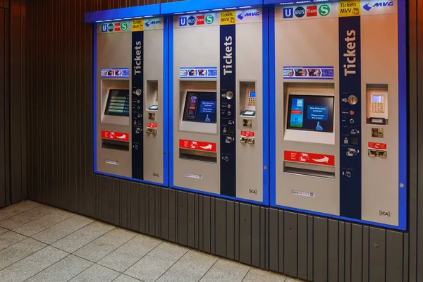 De automaten verkoop van metro tickets — Stockfoto