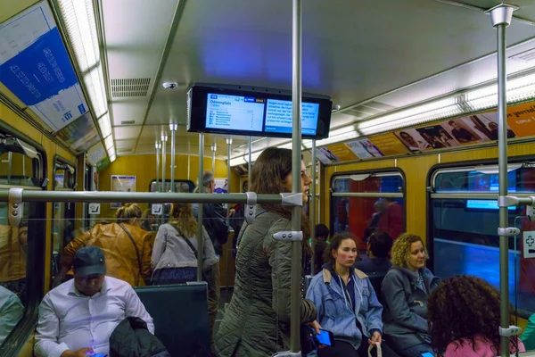 O interior do carro do metrô, Munique — Fotografia de Stock