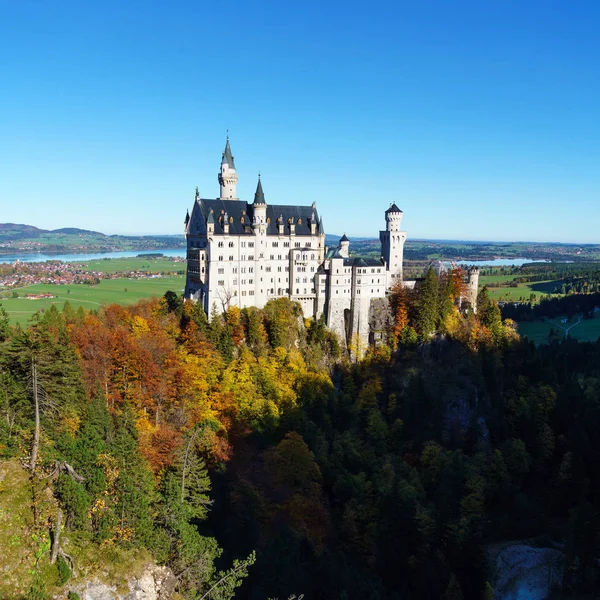 巴伐利亚, 德国-2017年10月15日: 新天鹅堡城堡和 — 图库照片