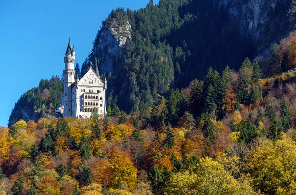 巴伐利亚, 德国-2017年10月15日: 新天鹅堡城堡和 — 图库照片