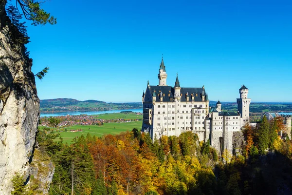 Beieren, Duitsland - 15 oktober 2017: Kasteel van Neuschwanstein en — Stockfoto